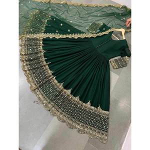 VESTIDO DE DISEÑADOR CON LENTEJUELAS Y BORDADOS DE GEORGETTE CON DUPATTA EN VERDE - Product Image 1