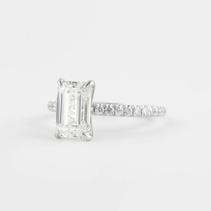 แหวนเพชรสำหรับผู้หญิง แหวนหมั้นเพชรทรงเอเมอรัลด์ 14k พร้อมเพชรเม็ดกลางสี D ที่ได้รับการรับรองจาก IGI ผลิตในห้องปฏิบัติการ - Product Image 3