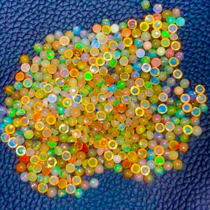 Opale éthiopienne de qualité export, aux reflets colorés, pour bijoux personnalisés (bagues, boucles d'oreilles, pendentifs) – Disponible à la vente - Product Image 2