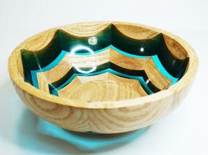 Tazón de madera con resina epoxi de primera calidad, diseñado para una experiencia de servicio elegante y decoración interior, fabricado por Apex Align. - Product Image 4