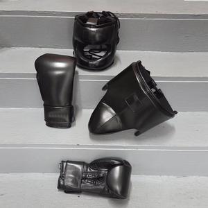 Ensembles de gants de boxe professionnels sur mesure - Cuir véritable de haute qualité, durables et respirants pour l'entraînement MMA et les arts martiaux - Product Image 2