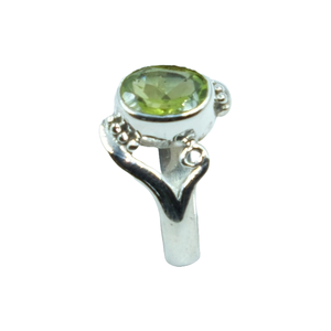 แหวนเพอริดอทดีไซน์แฮนด์เมด แหวนเงินแท้ 925 ประดับพลอยสีเขียว แหวนสัญญาสำหรับผู้หญิง เครื่องประดับเพอริดอตสำหรับผู้หญิง - Product Image 1