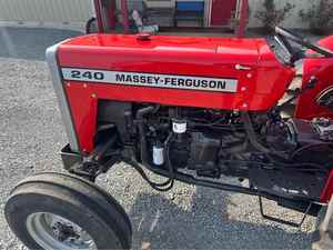 Tracteur agricole MF 240 2 roues motrices |   46HP pour moteur |   Transmission par engrenages |   Haute productivité |   Faible consommation de carburant |   Fiable et Facile - Product Image 2