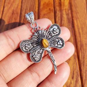 Pendentif Papillon en Laiton et Pierre Naturelle de Qualité Export, Style Bohème Classique Unisexe, Bijou en Pierre Précieuse, Idéal pour les Fêtes, Disponible au Meilleur Prix - Product Image 2