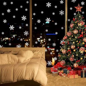 135 autocollants de Noël pour fenêtres, décorations statiques en forme de flocons de neige, ornements de Noël pour vitres - Product Image 1