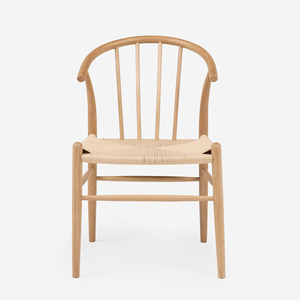 Fauteuil scandinave en bois massif avec dossier à tiges et assise en rotin - Product Image 1