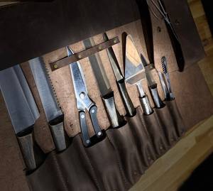 กระเป๋าใส่มีดหนังแบบพับได้ พกพาสะดวก ทนทาน คุณภาพเยี่ยม สำหรับเชฟ รุ่น LKR-0384 - Product Image 2