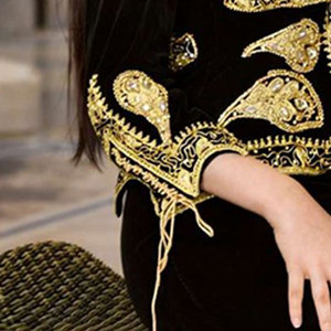 Ensemble de mariage traditionnel algérien en velours noir brodé émeraude, Karakou algérien, vêtements africains - Product Image 5
