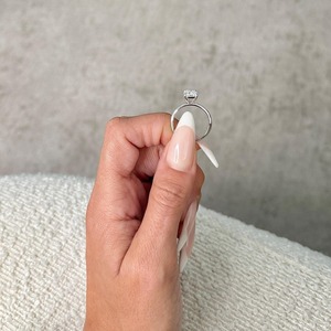 Anillo de Compromiso Solitario con Diamante Cultivado en Laboratorio de Corte Cojín de 2.50 Quilates, Oro Sólido de 14K, Certificado IGI, Regalo de Lujo para Aniversario de Bodas - Product Image 6