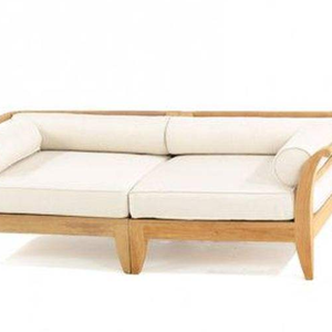 Un popular sofá de dos plazas de madera de teca con cojines acolchados, ideal para la sala de estar. - Product Image 2