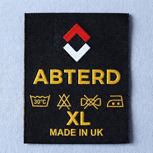 Etiquetas tejidas personalizadas para ropa con serigrafía y material de poliéster transpirable, talla unisex para adultos. - Product Image 3