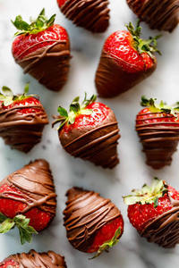 Fournisseur en gros de fraises glacées enrobées de chocolat, collation de fruits surgelés de qualité supérieure - Product Image 5