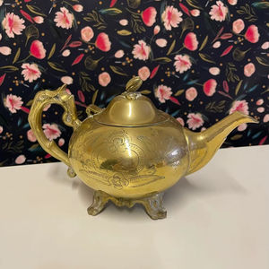 กาน้ำชาทองเหลืองโบราณ งานแฮนด์เมด สำหรับนักสะสมและพิธีกรรมทางวัฒนธรรม ราคาส่งออก - Product Image 1