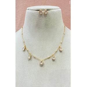 Ensemble collier et boucles d'oreilles en or plaqué Kundan véritable de qualité supérieure, serti de moissanite, pour femme, idéal pour les fiançailles, les mariages et les fêtes. - Product Image 1