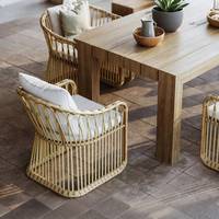 Ensemble de tables et de chaises d'extérieur tout temps Canapés de patio en rotin tissé Meubles de jardin Ensemble de salle à manger d'extérieur en teck