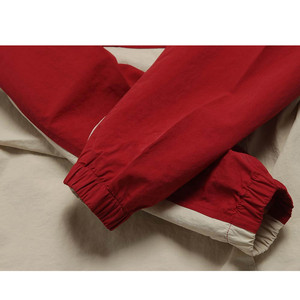 Chaqueta Cortavientos Impermeable Unisex con Capucha Roja, Forro Gore-Tex, para Invierno y Actividades al Aire Libre, Corte Regular, Cierre de Cremallera, Color Sólido - Product Image 3