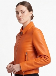 Blouson Moto Hiver Coupe-Vent en Cuir Véritable Orange Personnalisé pour Femme, Coupe Slim, Zippé, Style Streetwear, Vente en Gros - Product Image 3