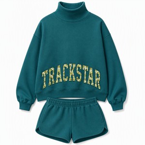 ชุดเสื้อสเวตเชิ้ตคอเต่าผ้าฟลีซ Trackstar สำหรับผู้หญิง พร้อมกางเกงขาสั้น สไตล์สตรีทแวร์ รุ่น TS-SET-092 - Product Image 1