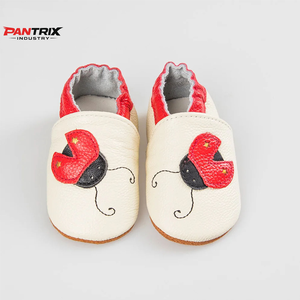 Chaussures en cuir pour bébé en gros, semelle souple, premières chaussures de marche pour nourrissons, confortables, antidérapantes, pour tout-petits, conception personnalisée disponible - Product Image 2