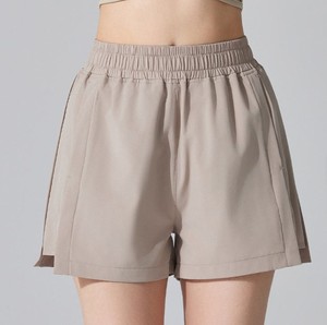 Shorts de sport pour femmes respirants et à séchage rapide, pour la gym, le fitness, le yoga, la course à pied, avec 2 poches, logo personnalisé imprimé - Product Image 3