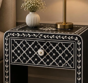 Table de chevet artisanale en os incrusté, table de nuit géométrique noire, table d'appoint cascade - Product Image 2
