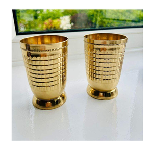 Produit de table de qualité supérieure, en laiton et verre, fait main, avec impression martelée personnalisée élégante, couleur or, fourni directement par l'usine. - Product Image 1