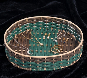 ตะกร้าหวายทรงกลมทำมือรักษ์โลก พร้อมการสานสีเขียวโบราณและสีน้ำตาลสองเฉดบนโครงสร้างที่แข็งแรง - Product Image 6