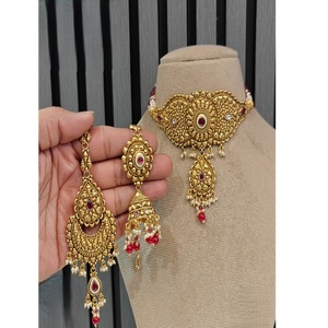 Magnifique ensemble collier et boucles d'oreilles en moissanite plaqué or de qualité supérieure, style antique, pour collection de mariage. - Product Image 1
