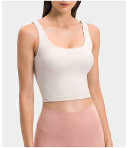 Débardeur de sport personnalisable pour femme, doux pour la peau, avec coussinets de soutien-gorge intégrés, détail de découpe en U au dos et logo avant, idéal pour le fitness et le yoga - Product Image 3