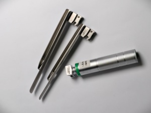 VITRA F.O. Lames de laryngoscope Miller 3 - 4 et poignée |   Laryngoscopes pour adultes en acier inoxydable de qualité médicale |   CERTIFIÉ CE - Product Image 3