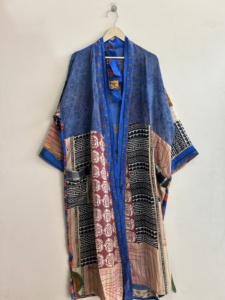 Kimono vintage bohemio de crepé de seda para mujer, bata de noche reciclada. - Product Image 5