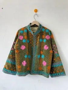 Chaqueta de Terciopelo Verde Oliva Hecha a Mano con Bordado Floral, Estilo Boho, Chaqueta Informal de Invierno con Abertura Frontal - Product Image 6