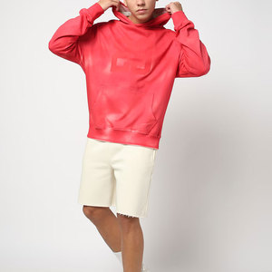 เสื้อฮู้ดผู้ชายสีแดงทรงโอเวอร์ไซส์ มีกระเป๋าหน้า พิมพ์ลายแบบซับลิเมชั่น สวมใส่สบายๆ สำหรับฤดูใบไม้ร่วง ผลิตจากผ้าโพลีเอสเตอร์ 100% เฟรนช์เทอร์รี่ - Product Image 3