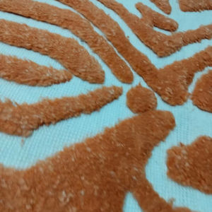 Tapis marocain artisanal noué à la main, tapis en laine sculpté à poils hauts et bas, motif tribal abstrait orange, fournisseur de tapis bohèmes marocains - Product Image 4