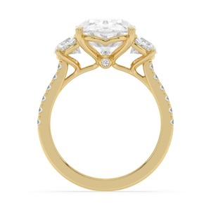 Magnifique bague à trois pierres en or rose 10K avec diamant de laboratoire taille ovale et accents demi-lune 6.30 CTW - Product Image 6