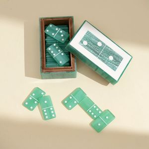 Colección de Dominó de Resina Verde de Alta Calidad con Bordes Lisos, Puntos Blancos Clásicos y Juego de Dominó Decorativo - Product Image 1
