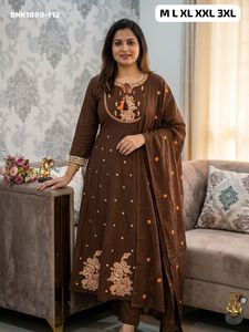 Colección Premium de Algodón Puro con Bordado Multihilo, Conjunto Anarkali Kurti-Pantalón-Dupatta, Proveedor de la India - Product Image 3
