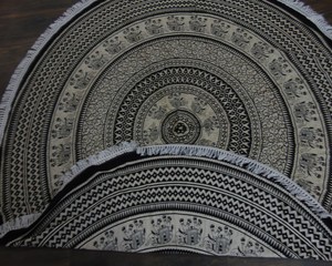 Tapices Redondos Blancos y Negros con Flecos de Borlas Negras, Mandala de Elefante, Tapices Tradicionales Indios - Product Image 6