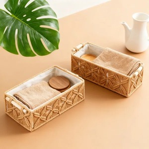 ตะกร้าสานสีน้ำตาลทรงสี่เหลี่ยมผืนผ้า เหมาะสำหรับจัดเก็บของในห้องน้ำ ใช้เป็นที่จัดระเบียบโต๊ะเครื่องแป้ง และตกแต่งบ้านอย่างมีสไตล์ พร้อมดีไซน์ที่ใช้งานได้จริง - Product Image 4