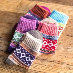 Chaussettes audacieuses et colorées en coton, designs modernes, respirantes et élégantes pour le streetwear, les tenues décontractées et quotidiennes, pour l'hiver, montantes à la cheville - Product Image 2