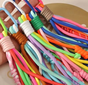 EL CLASICO OVERSEAS Llavero Multifuncional de Cuerda Trenzada con Clip Metálico Resistente, Porta Llaves Portátil para Llaves de Coche y Casa - Product Image 1