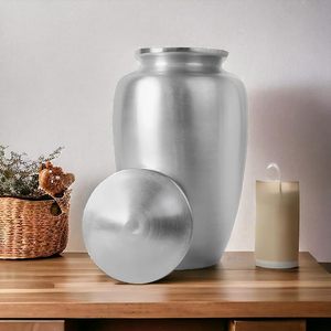 Urne funéraire classique en laiton artisanal avec couvercle sécurisé – Contenant haut de gamme pour cendres commémoratives, idéal pour les cendres humaines – Élégante urne funéraire pour les funérailles - Product Image 1