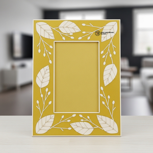 Cadre photo en résine jaune, cadre de table décoratif moderne - Product Image 1