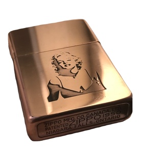 Encendedor de Diseño Moderno para Chicas - Plateado Cepillado, Resistente al Viento, Regalo Único, Inspirado en el Arte del Tatuaje, Accesorio Religioso o de Moda para Hombre - Product Image 1