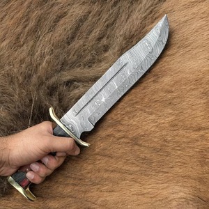 Couteau de chasse Bowie en acier Damas forgé à la main avec manche en cuir et lame à pointe tombante - Product Image 4