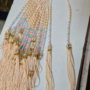 Elegante Collar de Perlas Multihiladas con Borlas y Cuentas Pastel, Detalles Kundan, Joyería Tradicional India para Bodas - Product Image 1