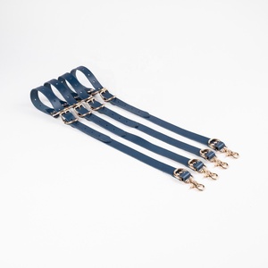 Quatre sangles ou options de poignets pour les contraintes de lit en cuir de vachette et solide idéal pour les BDSM-0136 de cheville et de poignet de lit - Product Image 4