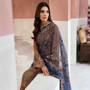 Vente en gros de robes pakistanaises costumes de marque originaux costumes 3 pièces en mousseline de soie par Ramsha vêtements indiens et pakistanais saris indiens - Product Image 5