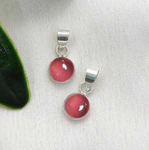 Handmade Round <b>Pink</b> Tourmaline Quartz Gemstone Bezel Charms - 6 mm Gemstone Wholesale Charms Jewelry - Silver Plated Pendant - Product Image 1