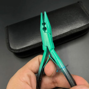 Pince à démonter les extensions capillaires professionnelle à deux trous, en acier inoxydable de qualité chirurgicale, écologique, bicolore, personnalisable avec votre marque - Product Image 3